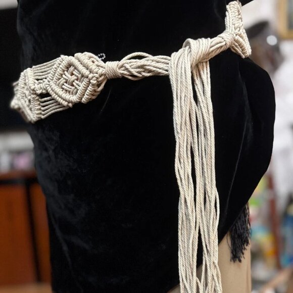 Ralph Lauren Macramé Handmade Belt White 29"L with 22" Fringe Tassel - Picture 2 of 4